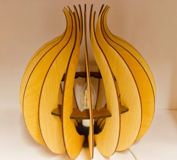 lampe en bois artisanal